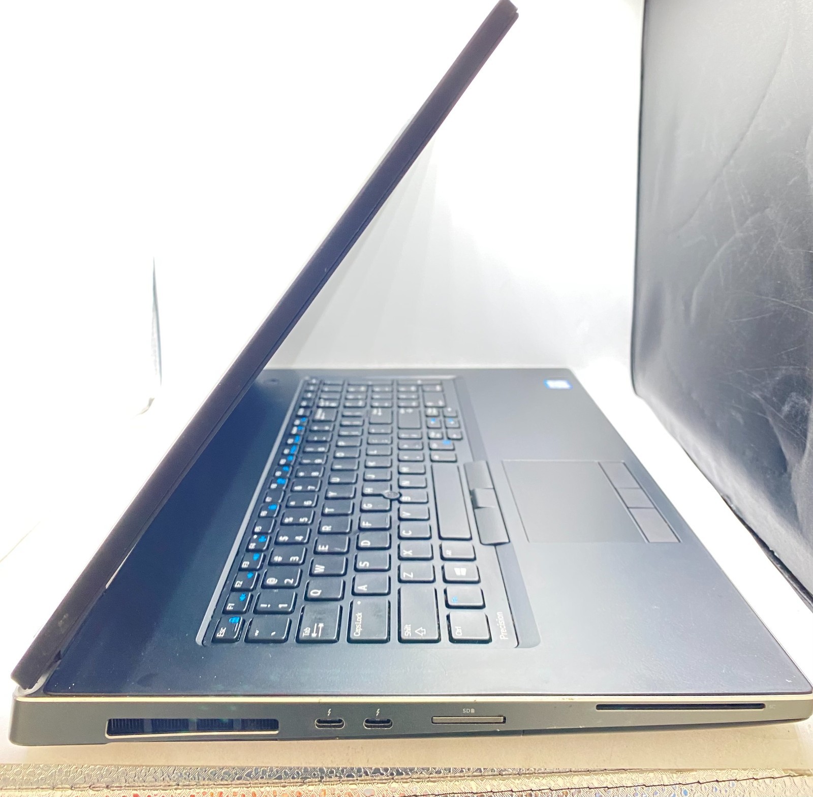 Dell Precision 7730 17.3″ Laptop Intel Xeon E-2176M 2.70GHz 32GB RAM 1TB SSD