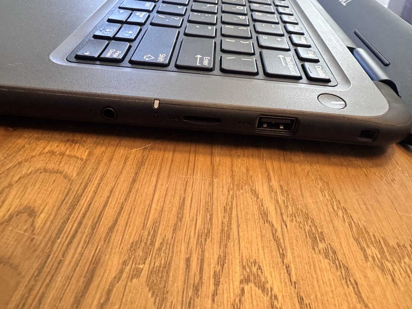 Dell Latitude 3310 13.3″ TOUCHSCREEN (128 GB SSD, Intel Core i3 8145U, 8GB RAM)