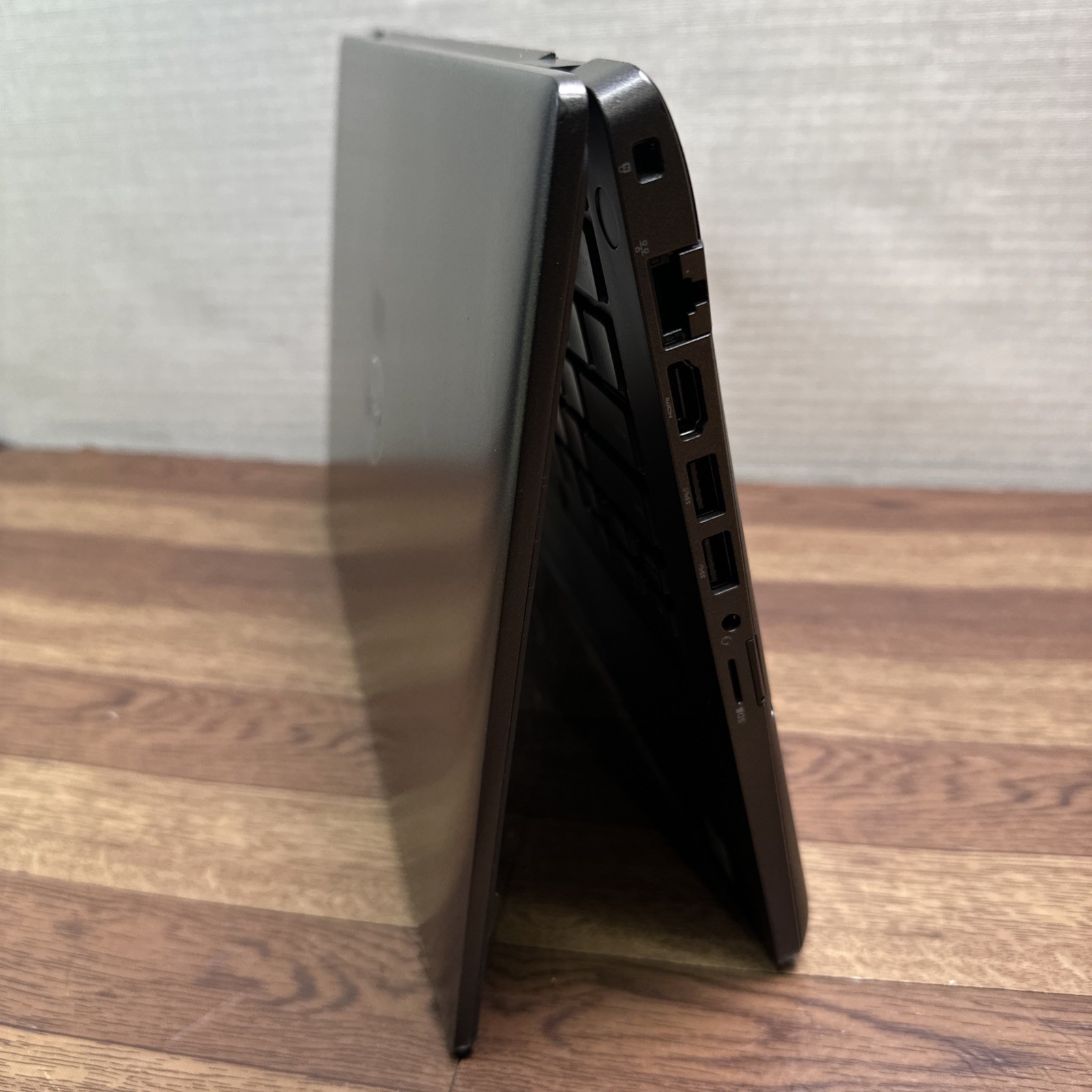 Dell Latitude 5400 14” Core i5-8365U 1.60GHz 256GB SSD 16GB RAM DDR4
