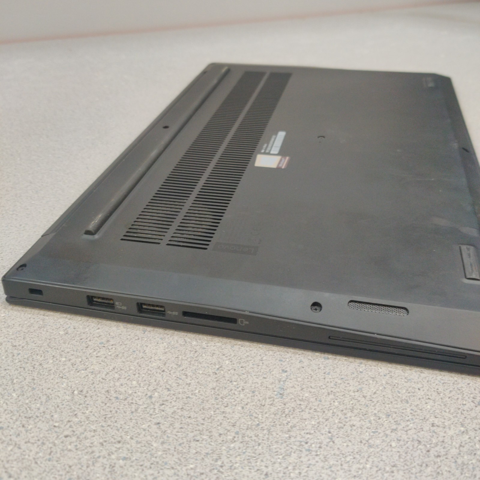 Lenovo P1 Gen 2 i7-9850H 32GB RAM Quadro T1000 NO SSD/OS/AC ADAPTER – Used