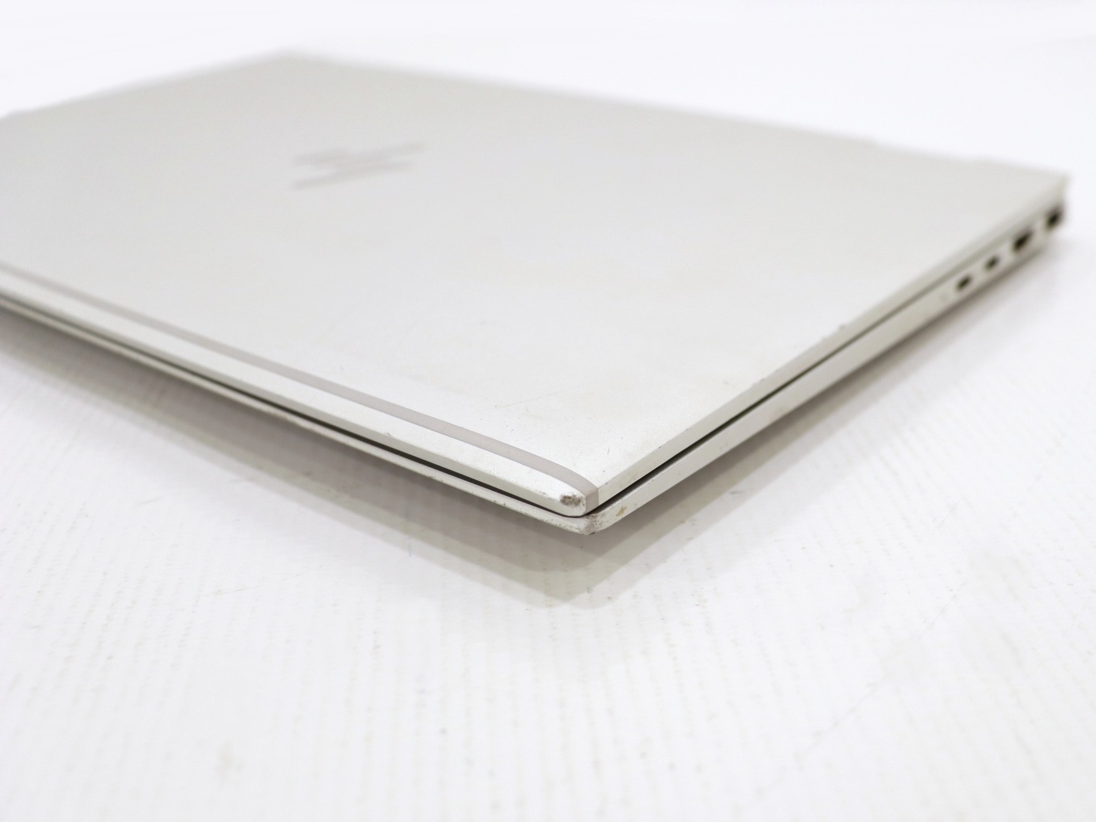 HP EliteBook X360 1040 G7 i7-0610U 16GB 256GB NVMe Windows 11 Pro – Cracked LCD