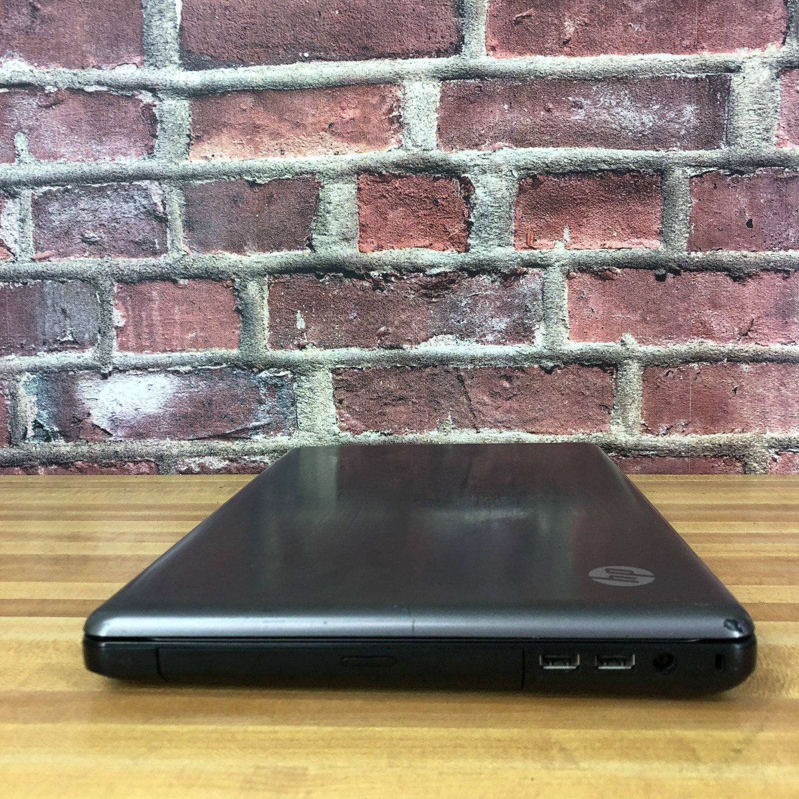HP 2000-369wm Retro Gaming Laptop Computer AMD 1.65GHz 4GB RAM (Windows7 Pro)