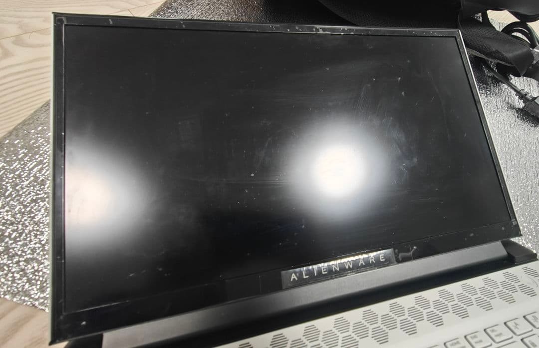 DELL Alienware m17 R3 Gaming Laptop PC/i7/16GB/256GB SSD/White Used/Tested