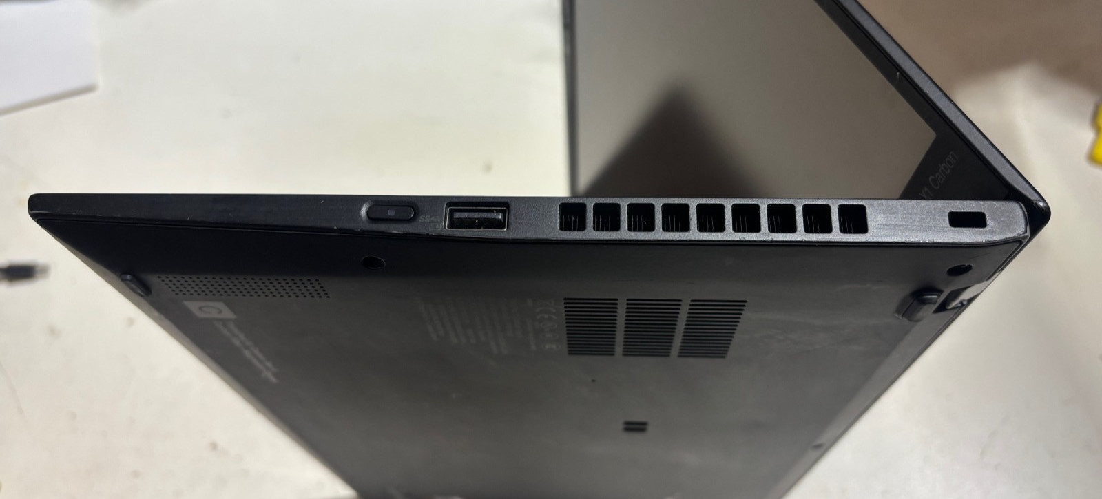 Lenovo ThinkPad X1 Carbon 14″ Intel i5-10310U 8GB DDR4 512GB SSD Windows 11 Pro