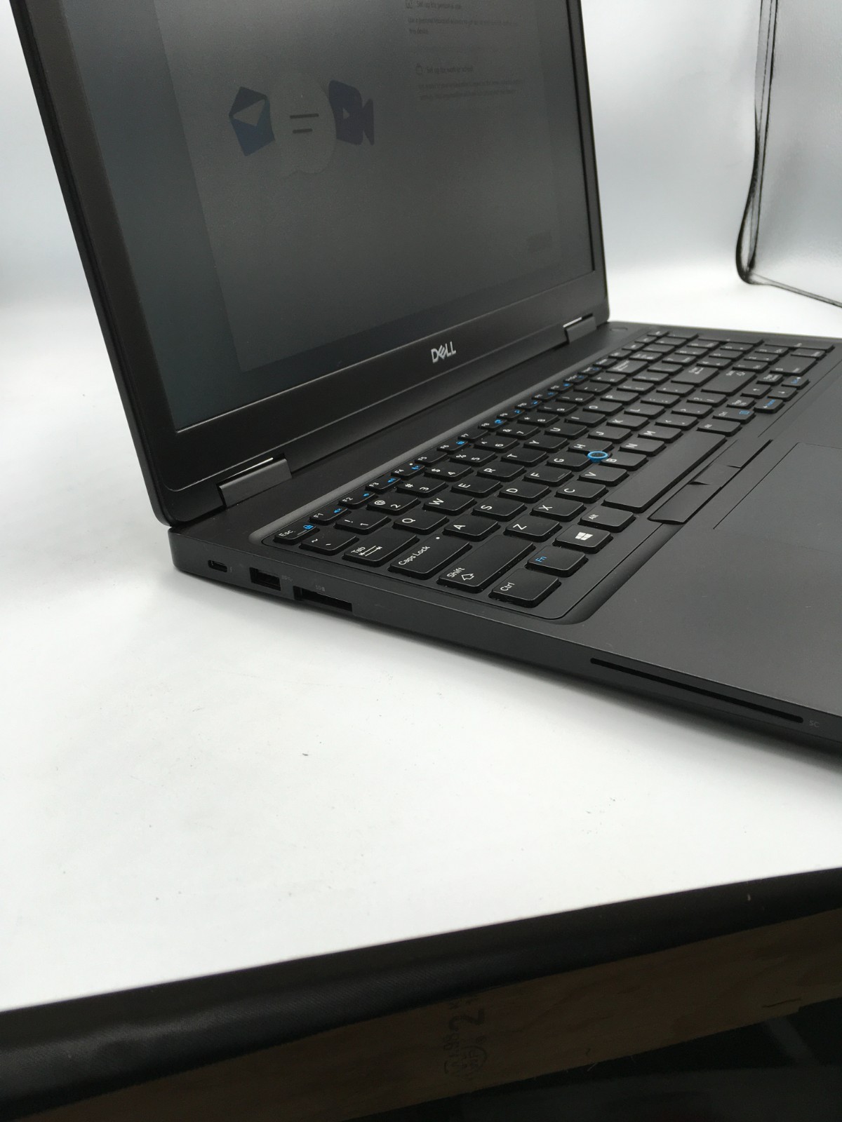 Dell Latitude 5591 15.6″ I5-8400H 8GB DDR4 RAM 128GB HDD 2.50GHz Win11 W/AC RS