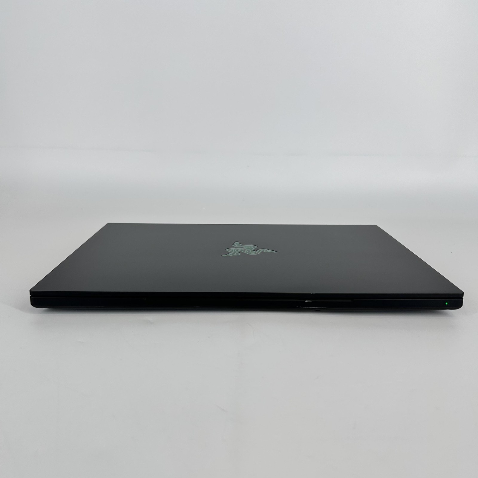 Razer Blade 14 120Hz QHD+ 2.0 GHz Ryzen AI 9 365 32GB 1TB RTX 5070 LCD Damage