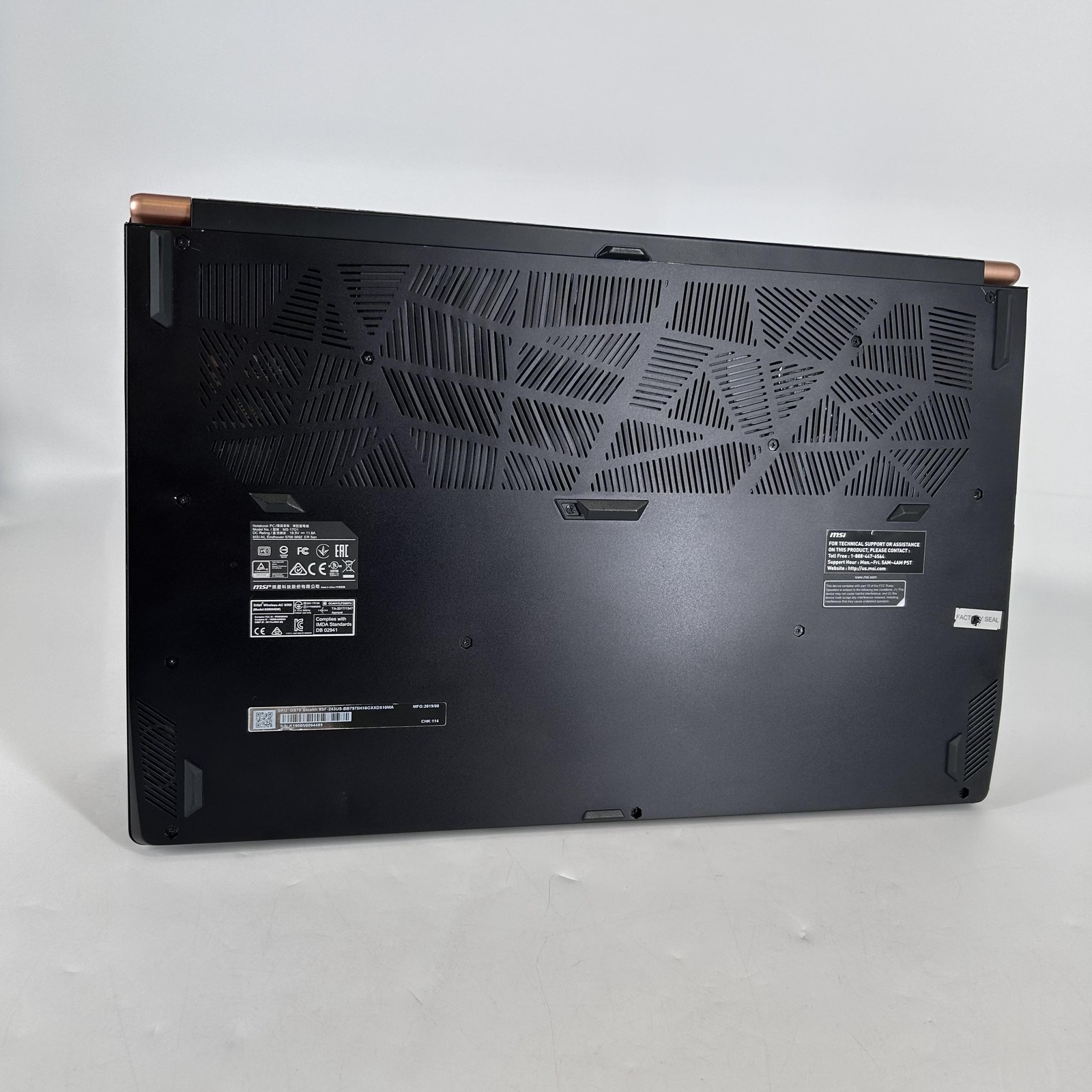 MSI Stealth GS75 17 FHD i7-9750H 2.60GHz 16GB 1TB SSD RTX 2070 Max-Q BENT FRAME
