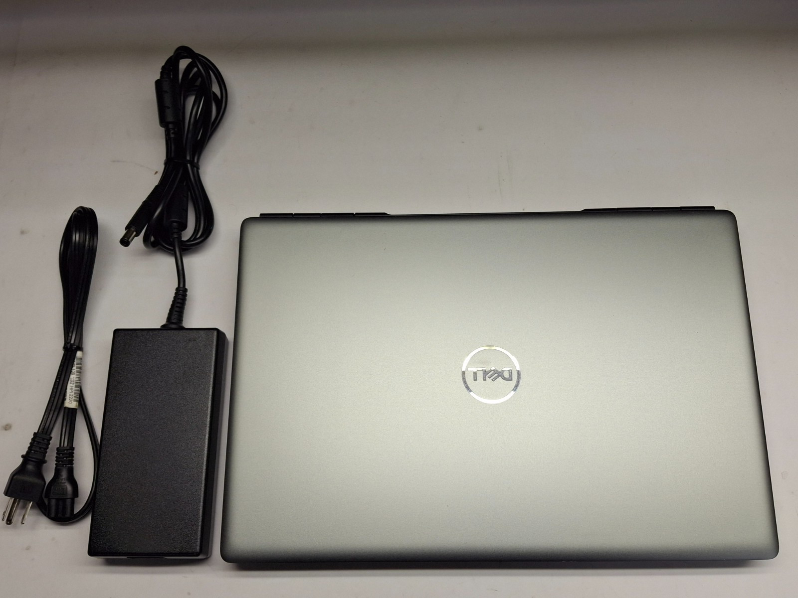 Dell Precision 7550 15.6″ Laptop XEON W-10885M 2.4GHz 32GB Ram 512GB SSD Win11P