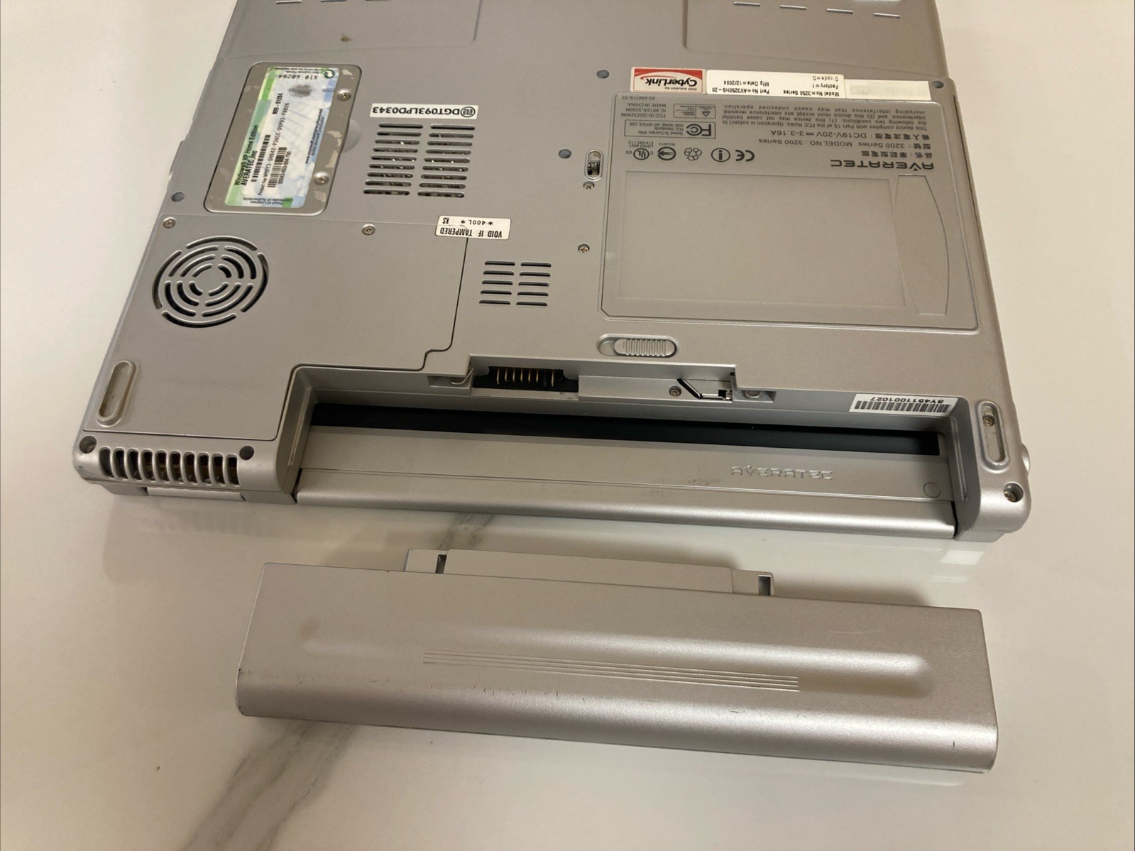 💻 Averatec 3200 💾 AMD Athlon XP-M 2000+ 512MB RAM🔋Turns On | No HDD | Vintage