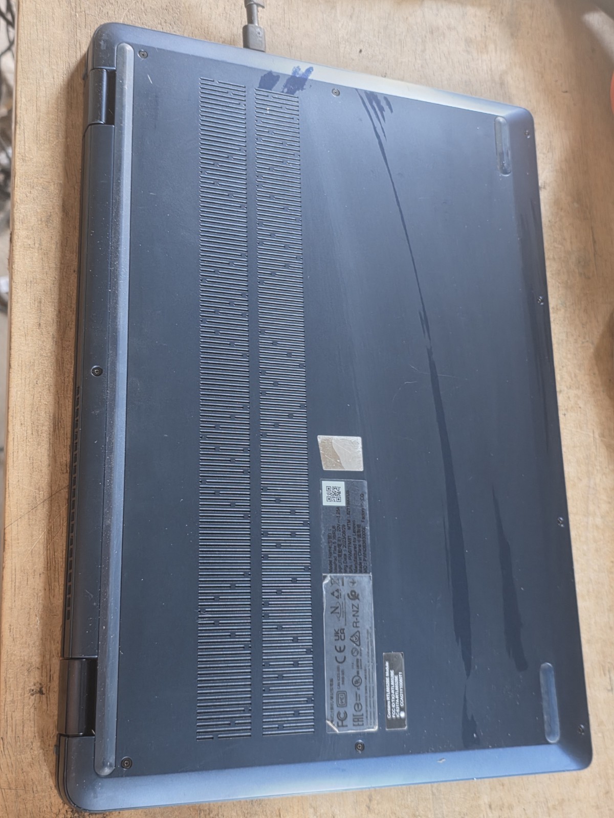 Lenovo IdeaPad Flex 5 16IRU8 16″ (512GB SSD, Intel Core i7 13th Gen., Nice