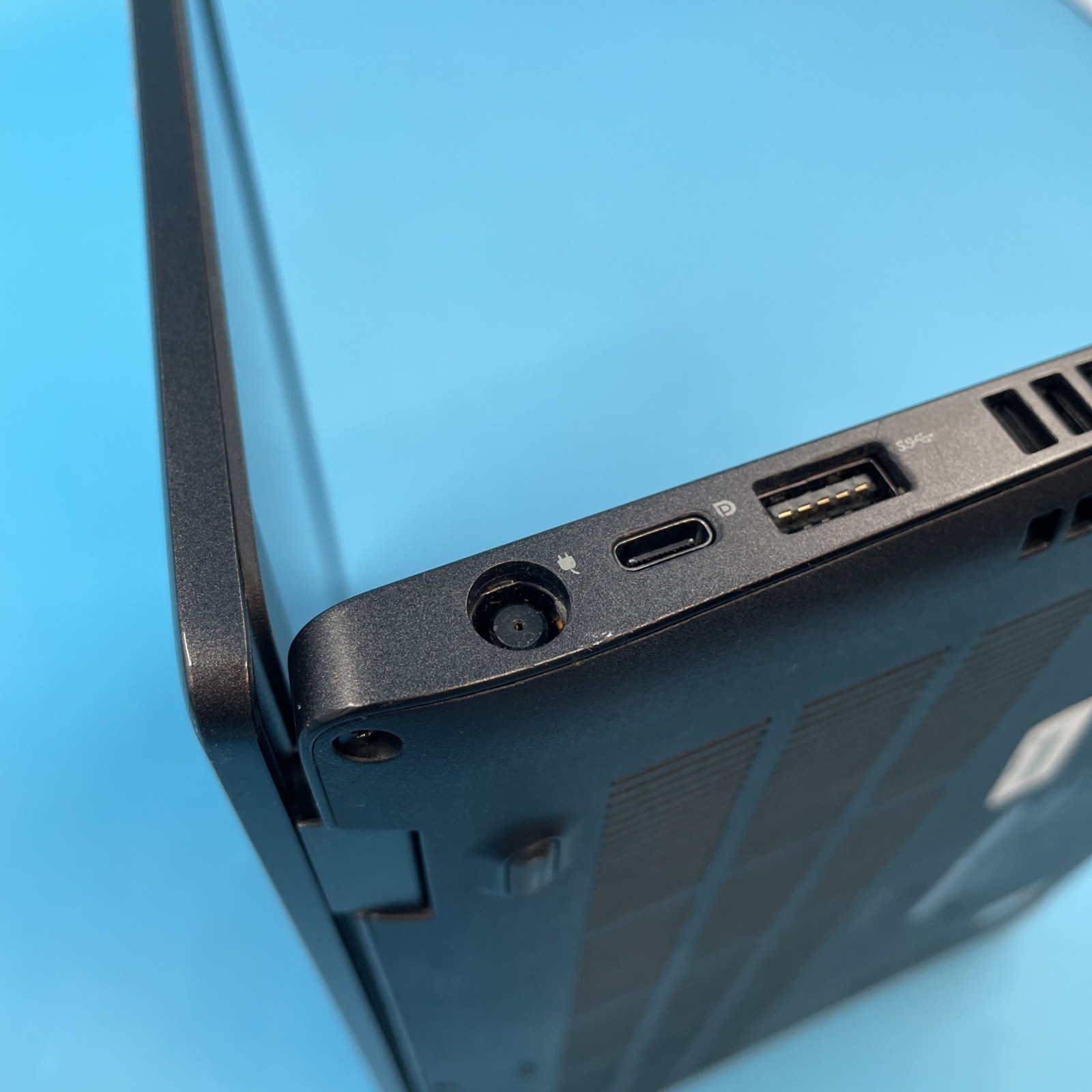 Dell Latitude 5400 | i7-8650U | 16GB RAM | NO DRIVE | NO OS | 74% BATTERY