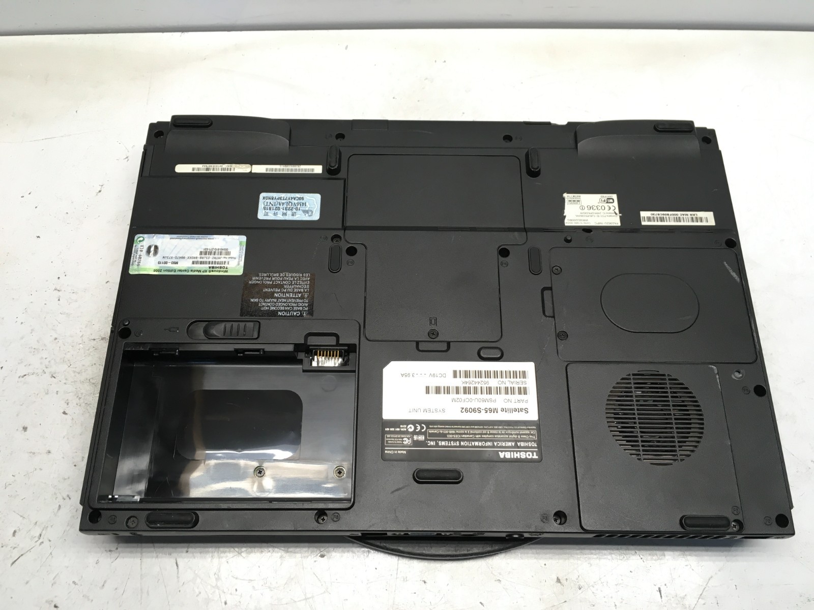 Toshiba Satellite M65-S9092 Intel Pentium M 760 2.0GHz 1 GB NO HDD/Battery