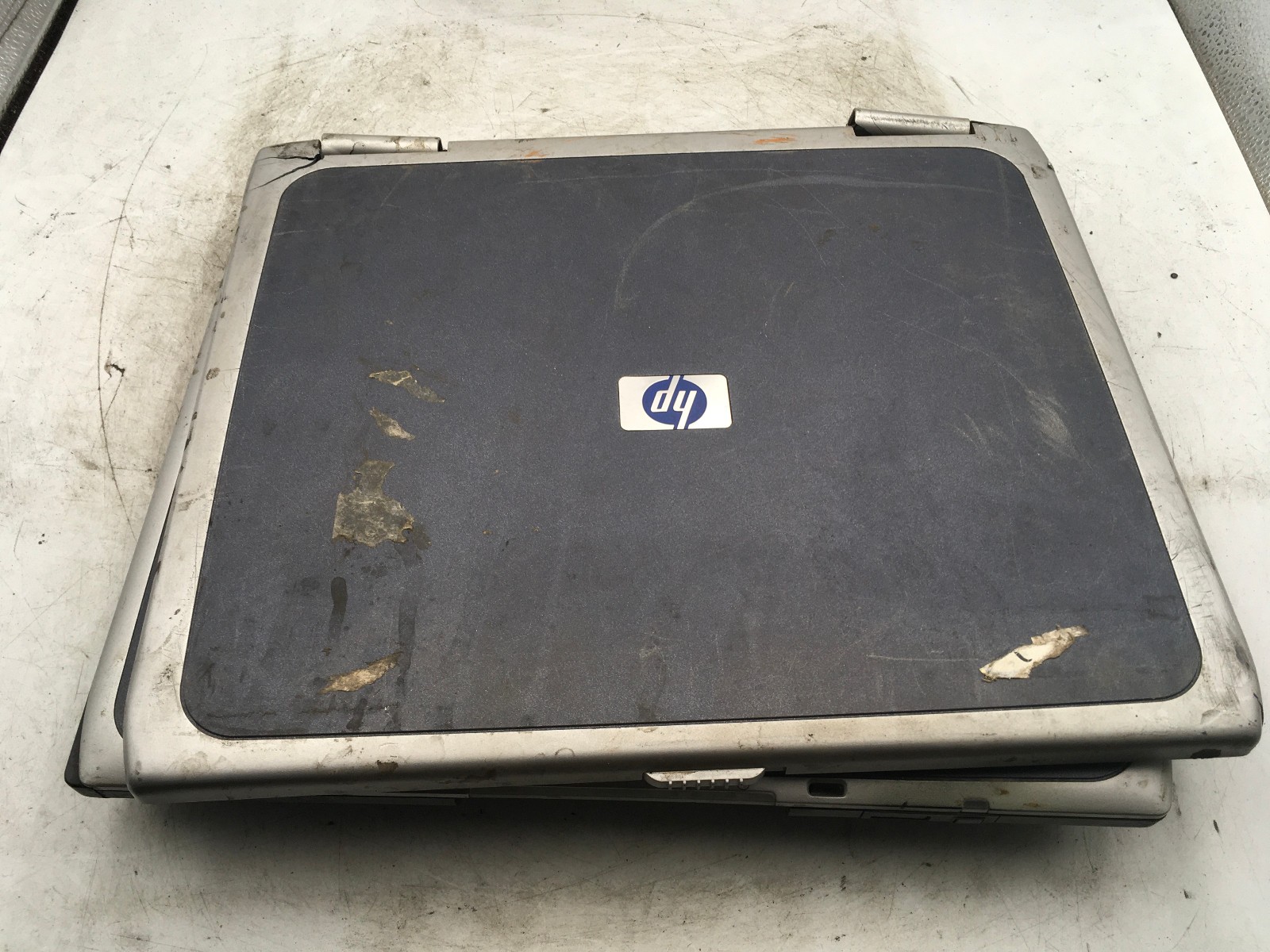 HP PAVILION ZE5500 – FOR PARTS – DAMAGED CASE – INTEL PENTIUM 4 – NO RAM-READ-BB