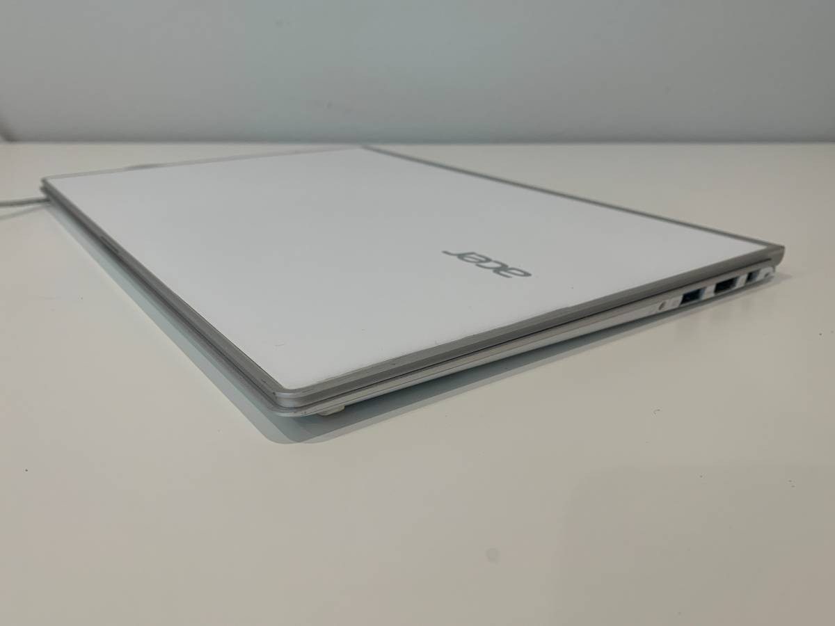 Acer Aspire S7 Ultrabook Laptop with Sleeve *