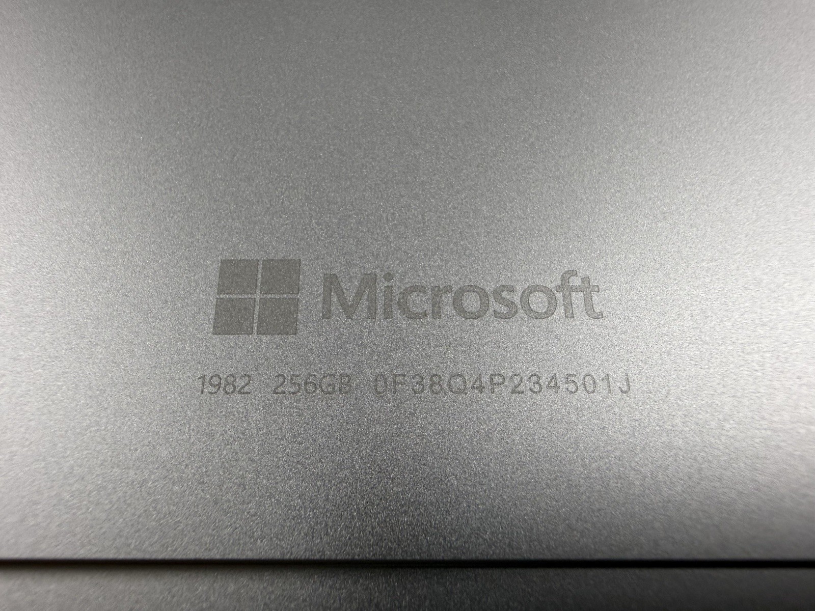 Microsoft Surface Pro 8 (1982) i5-1145G7 – 16GB RAM – 256GB 120Hz – Win 11 Pro