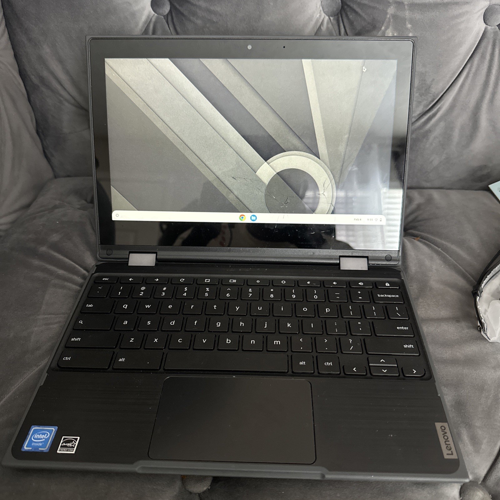 Lenovo 300e Chromebook (32GB SSD, Intel Celeron N4000, 2.60GHz, 4GB RAM,Cracked