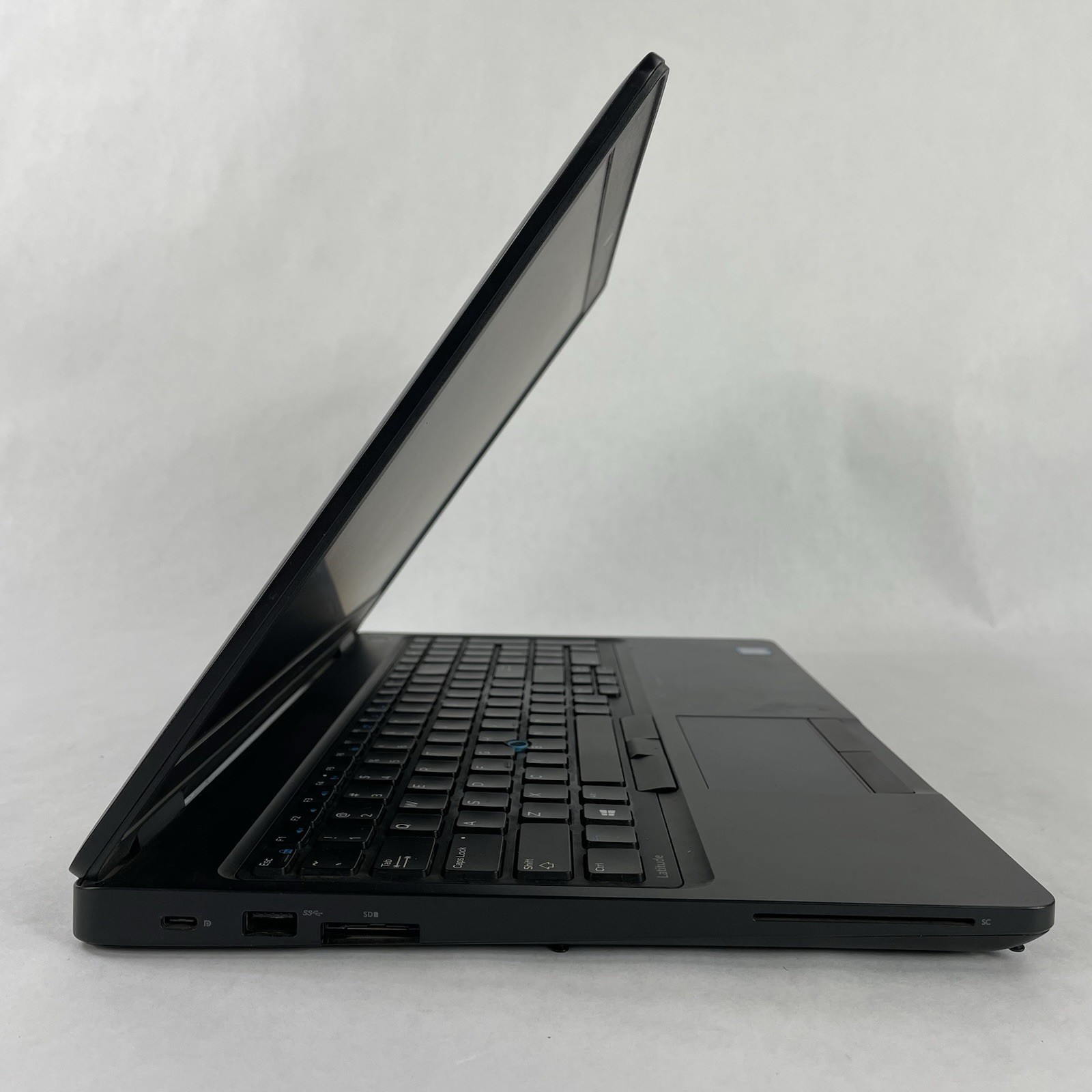 Dell Latitude 5580 15.6″ i5-7300U 2.6 GHz 8 GB RAM No SSD/OS/AC – Bad Back Edge