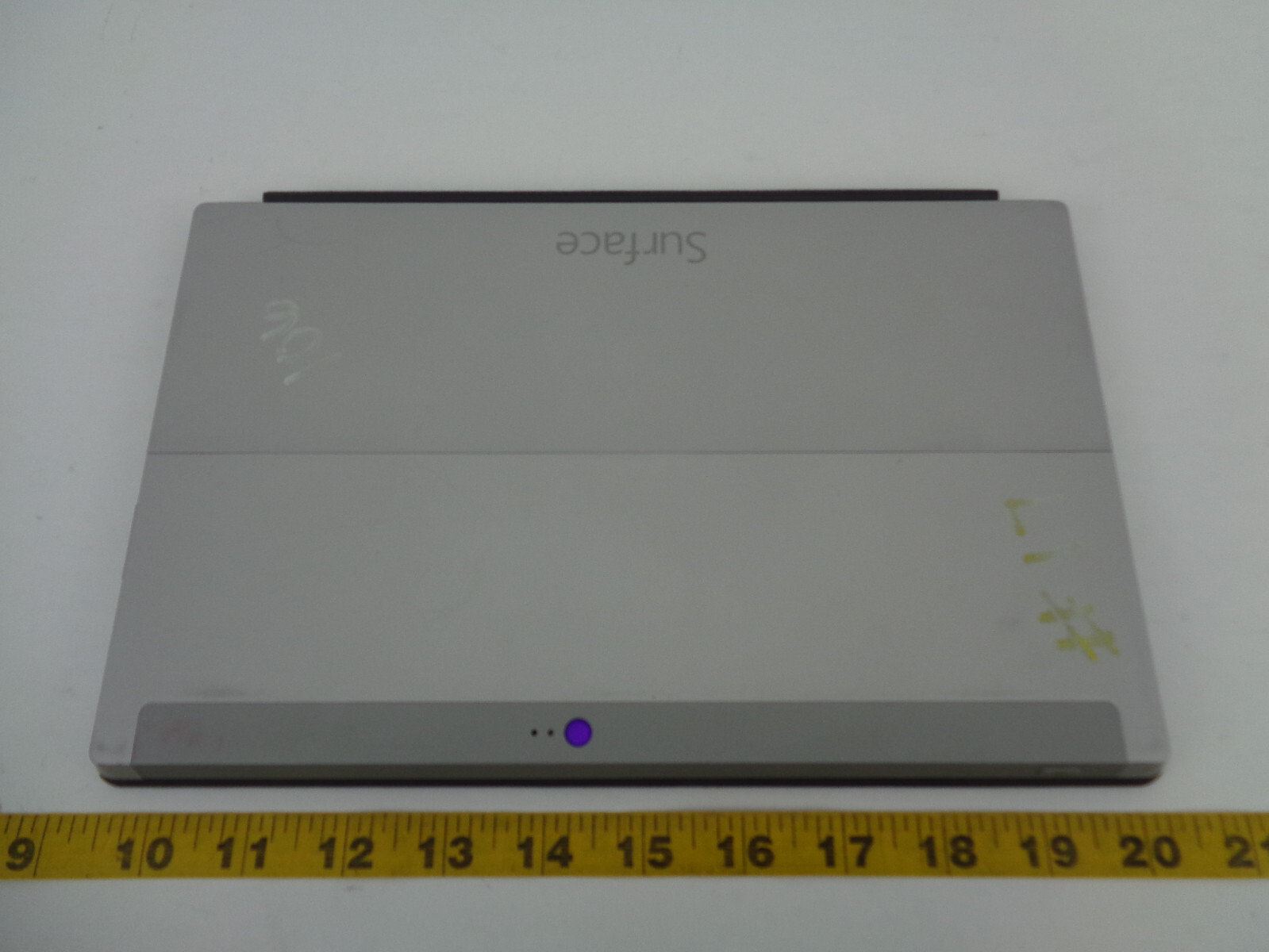 Microsoft Surface RT Tablet with Keyboard & Charger 64GB 2 GB RAM Touchscreen B