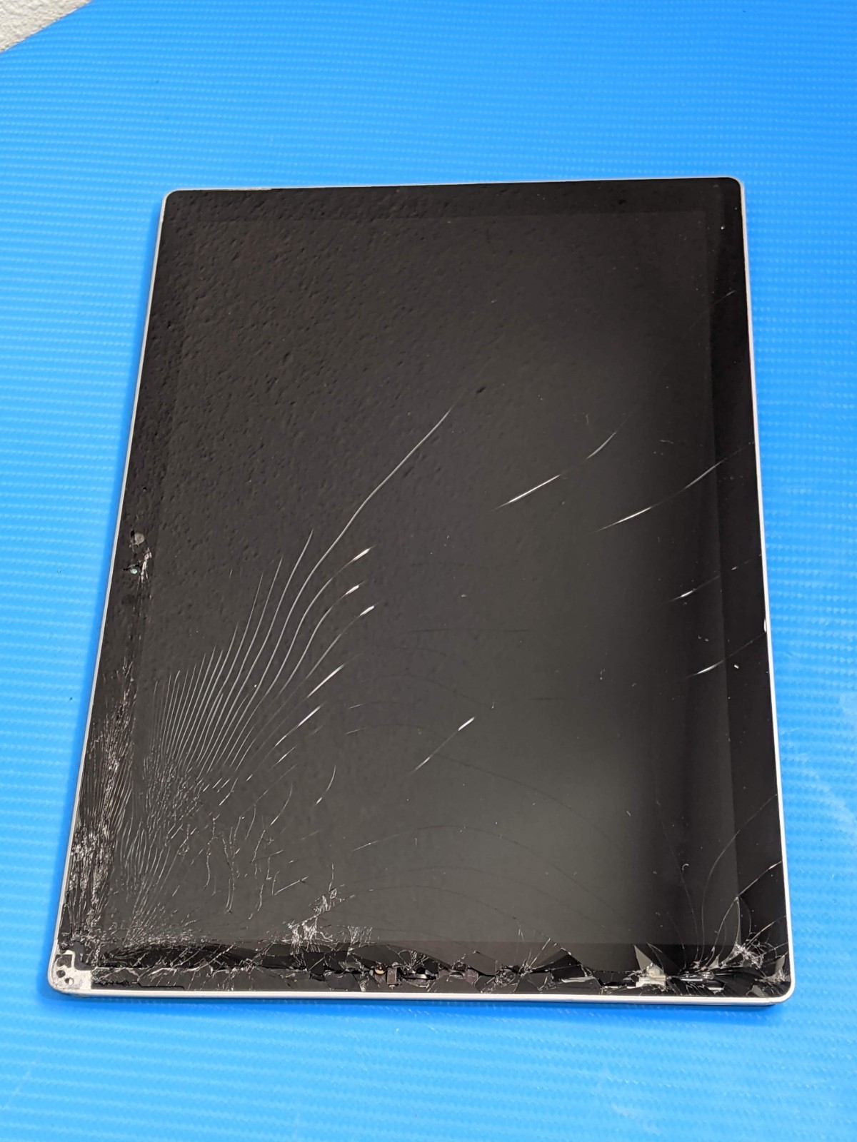 MS Surface Pro 4 1724 12.3″ TABLET i5-6300U 2.4GHz 4GB 128GB SSD AS IS FOR PARTS