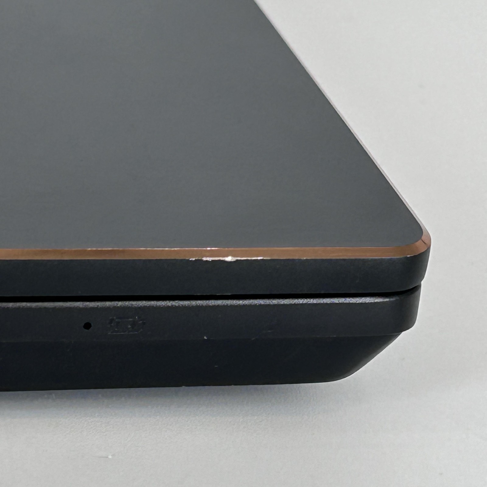 MSI Stealth GS75 17 FHD i7-9750H 2.60GHz 16GB 1TB SSD RTX 2070 Max-Q BENT FRAME