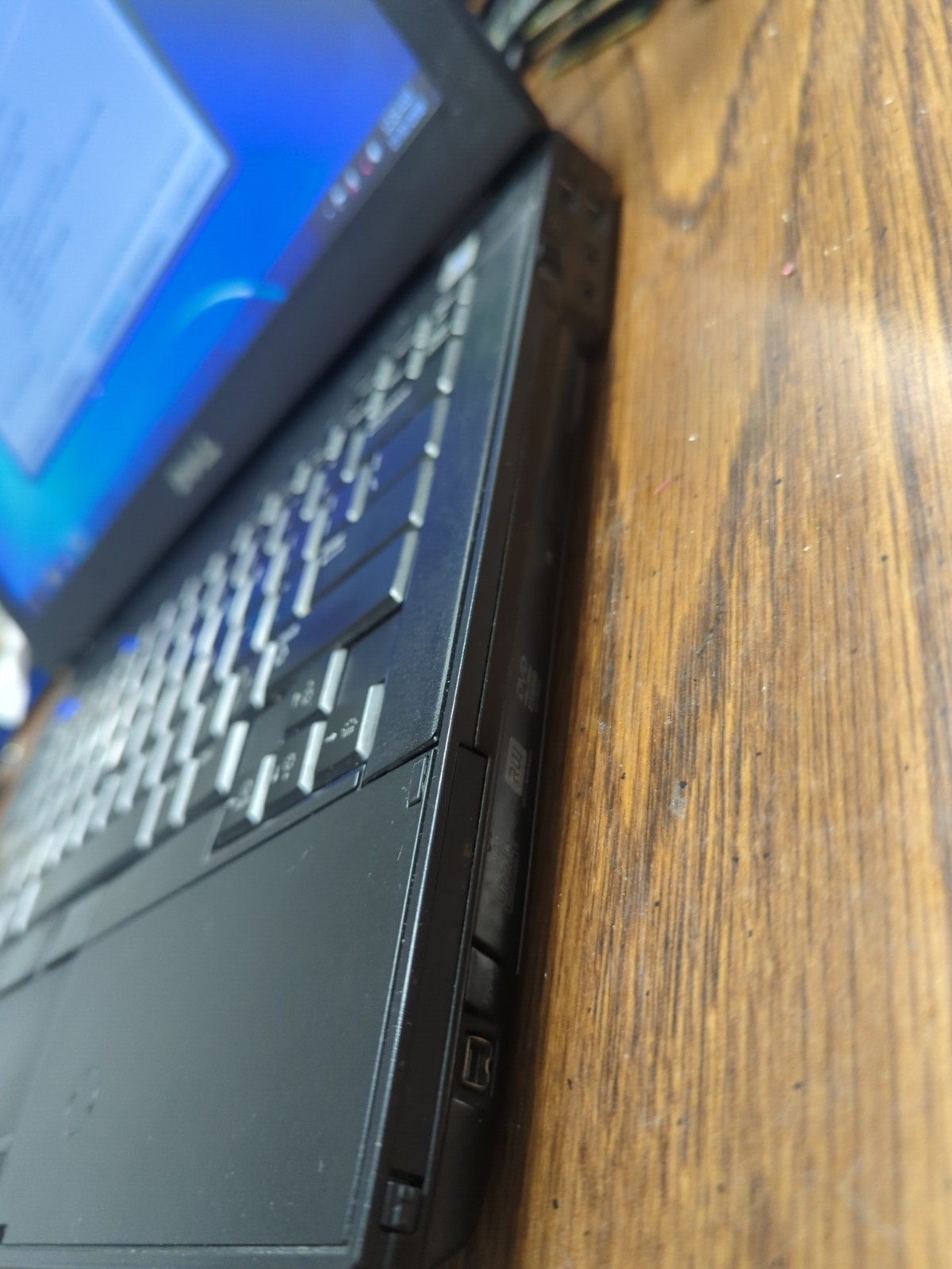Dell E6400 (c2d, 4gb Ram, 1394,32gb SSD, Dvd-rw, Wi-Fi, Win 7 Pro)