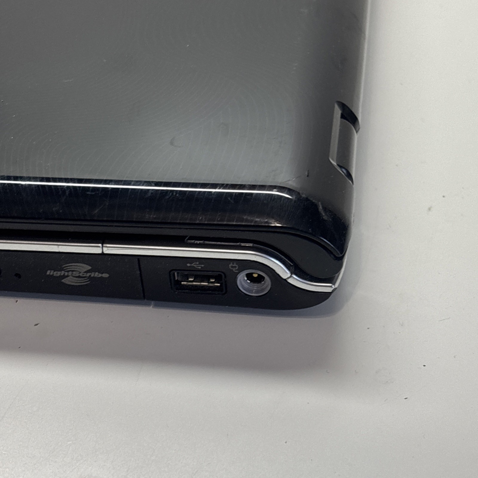 Hp Pavilion DV6000 Intel Centrino duo – 15.6″. No HDD. Boots to BIOS.
