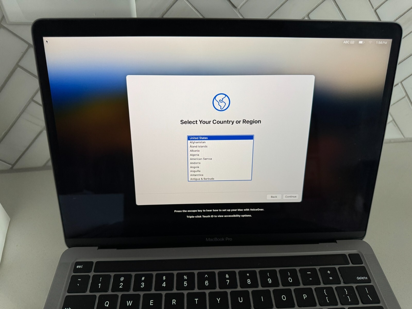 Apple MacBook Pro 13 in 2022 / Apple M2 3.48 GHz, 256 GB 8 GB RAM