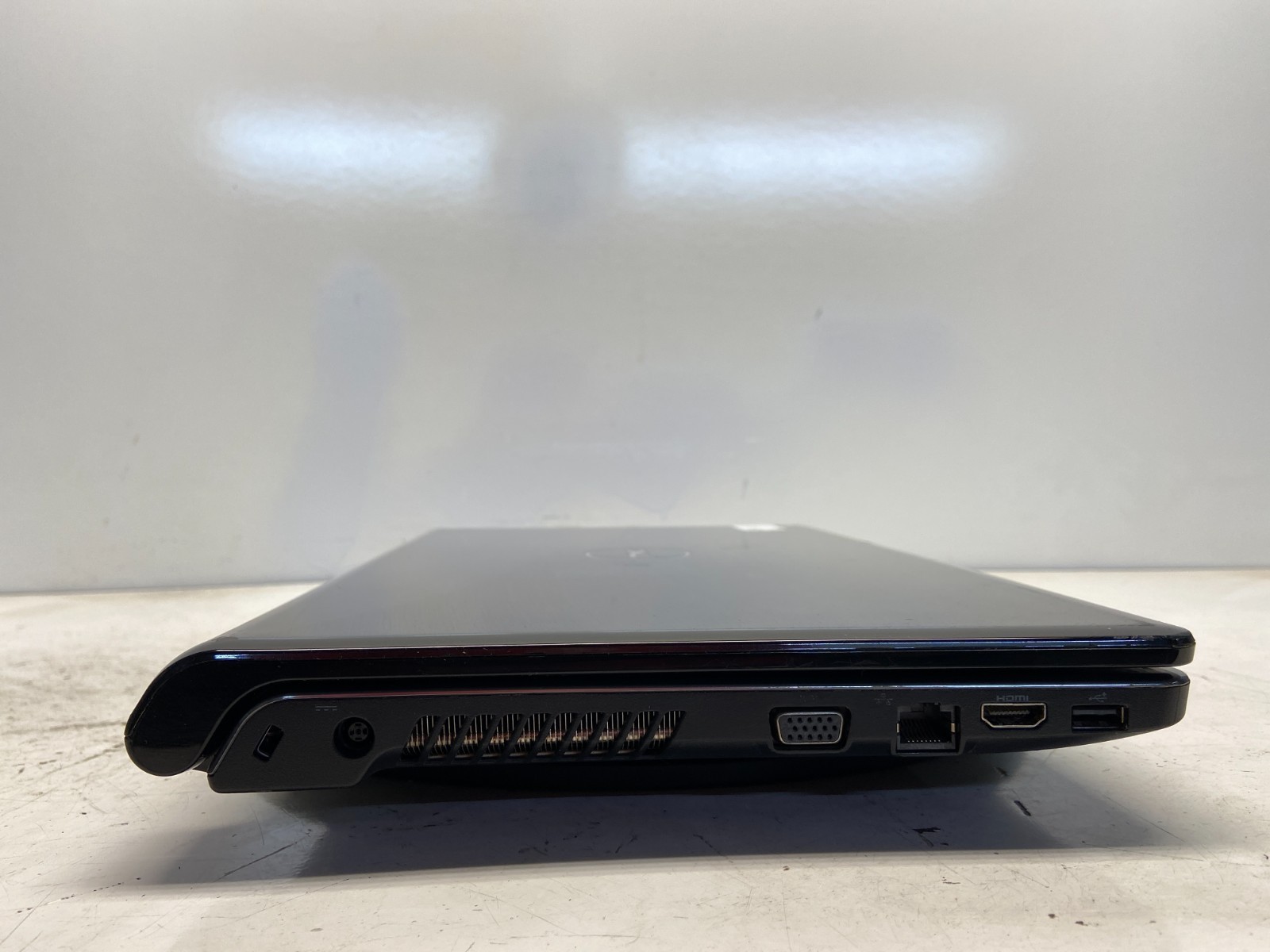 Dell Inspiron 1564 Intel i3-M330 2.13GHz 4 GB NO HDD READ