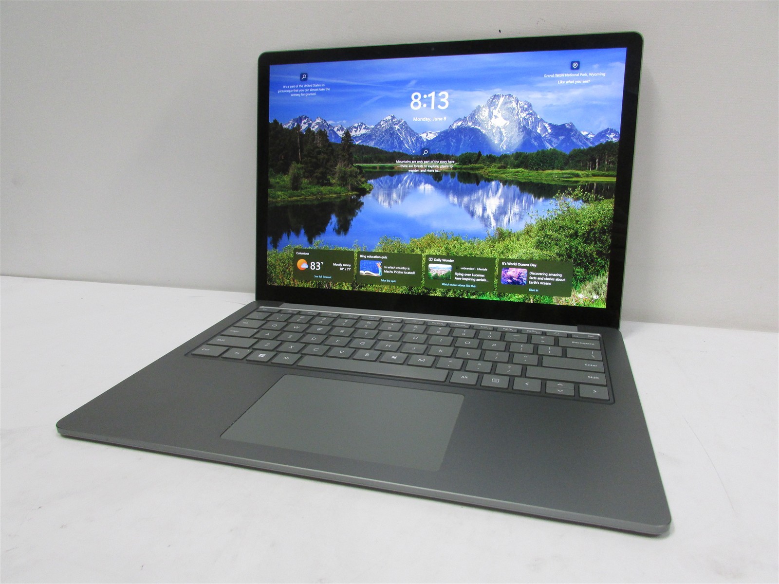Microsoft Surface Laptop 5 1951 i5-1235U 2.5GHz 8GB RAM 512GB 13.5″ Win 10 Home