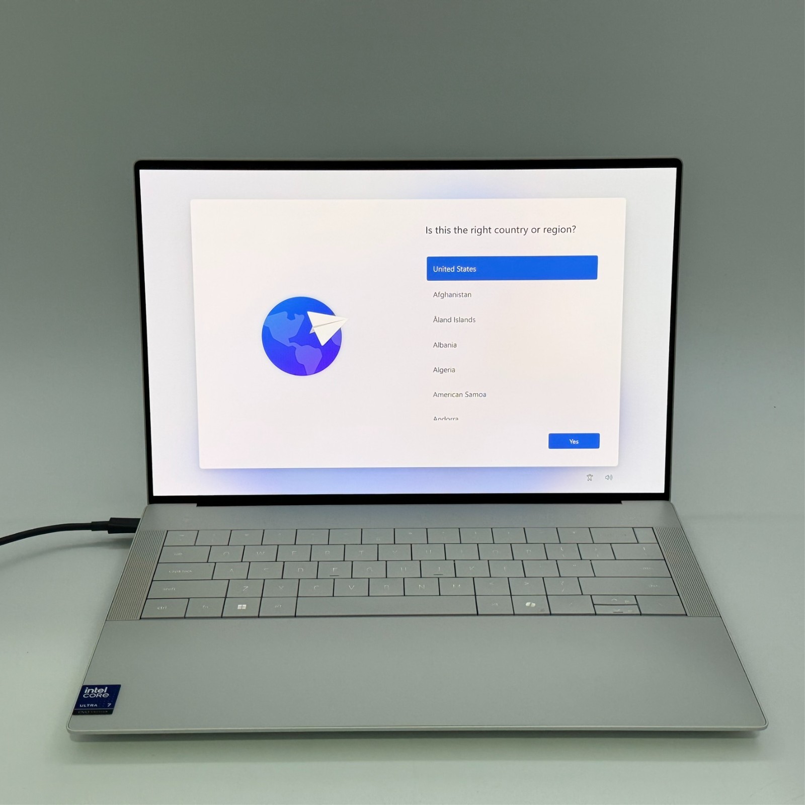Dell Premium 14.5″ 3.2K OLED Touch Laptop Intel Ultra 7 255H 32GB 1TB SSD