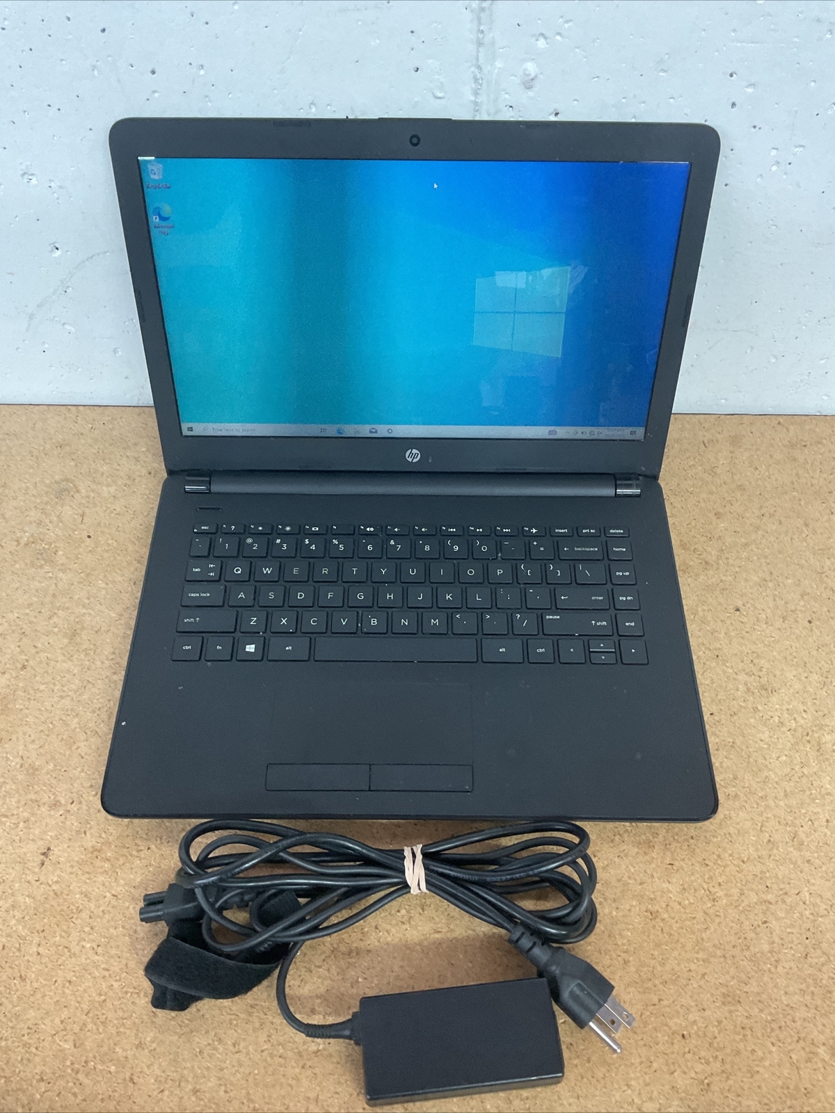 HP 14-bw012nr 14” Laptop AMD E2-9000e 1.5GHz 4GB RAM 32GB SSD WIN10