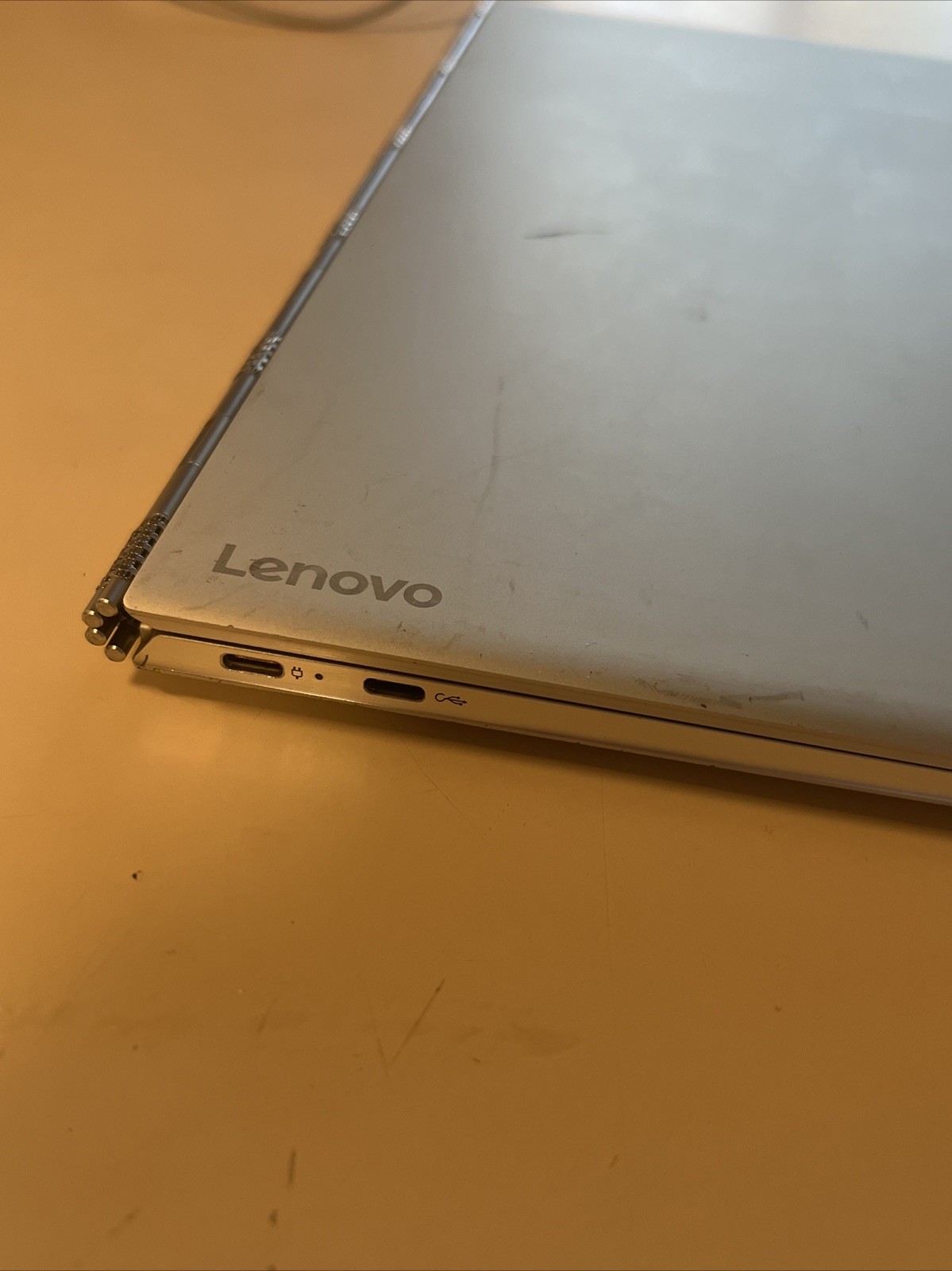Lenovo Yoga 910-13IKB 14″ Touch 80VF Intel i7-7500U 2.7GHz 16G (For Parts)