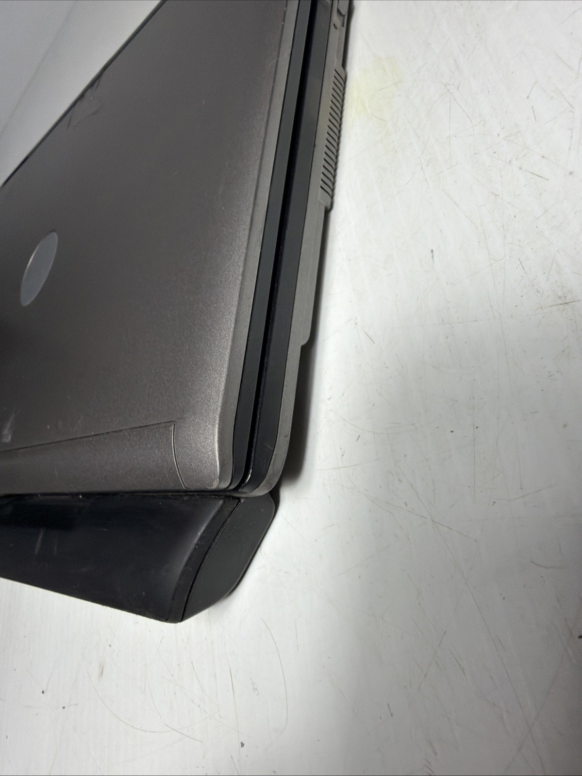 Dell Latitude D420 14″ Laptop Core Duo 2.5gb Ram No Drives Boots Bios