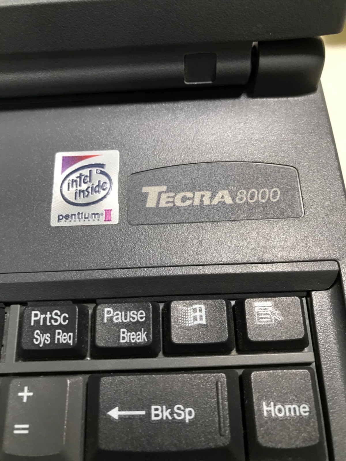 TOSHIBA TECRA 8000 WITH ADAPTER AND PORT REPRICATOR