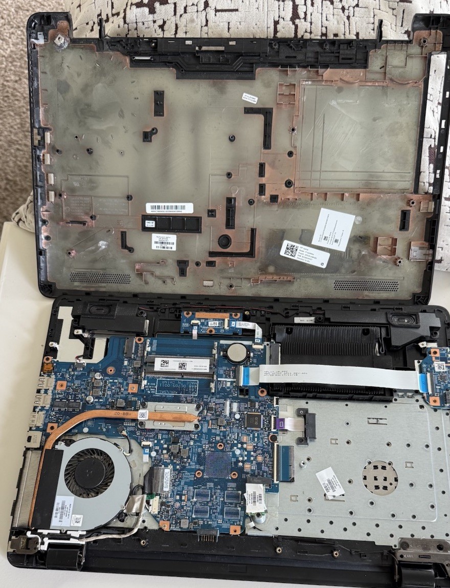 17.3″ HP PAVILION 17-BS049DX INTEL CORE i5-7200U 2.50GHZ No DDR, HHD, Adapter
