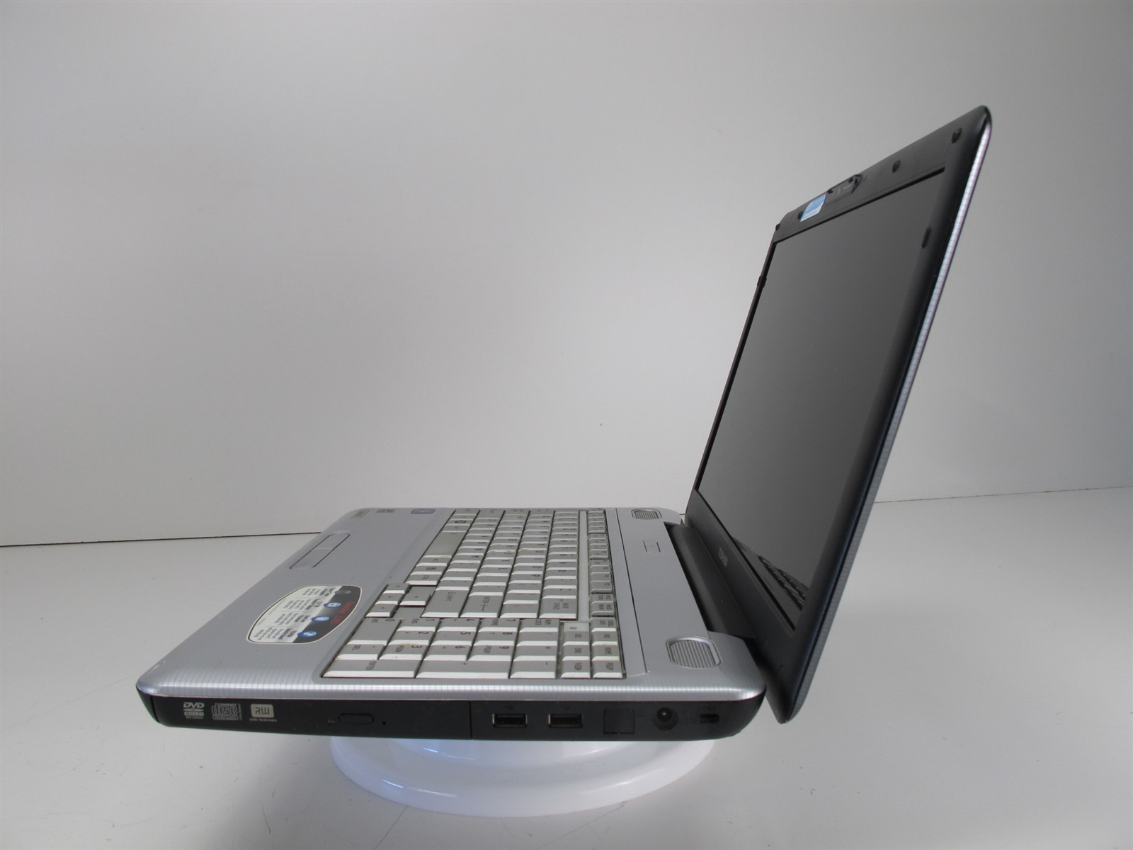 Toshiba Satellite L505 Intel i3 M330 2.13GHz 2GB Ram