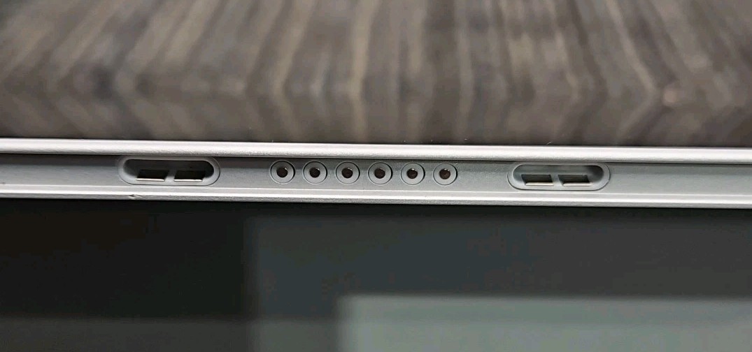 Microsoft 1724 Surface Pro 4 128G with Keyboard – FOR PARTS-BAD BATTERY