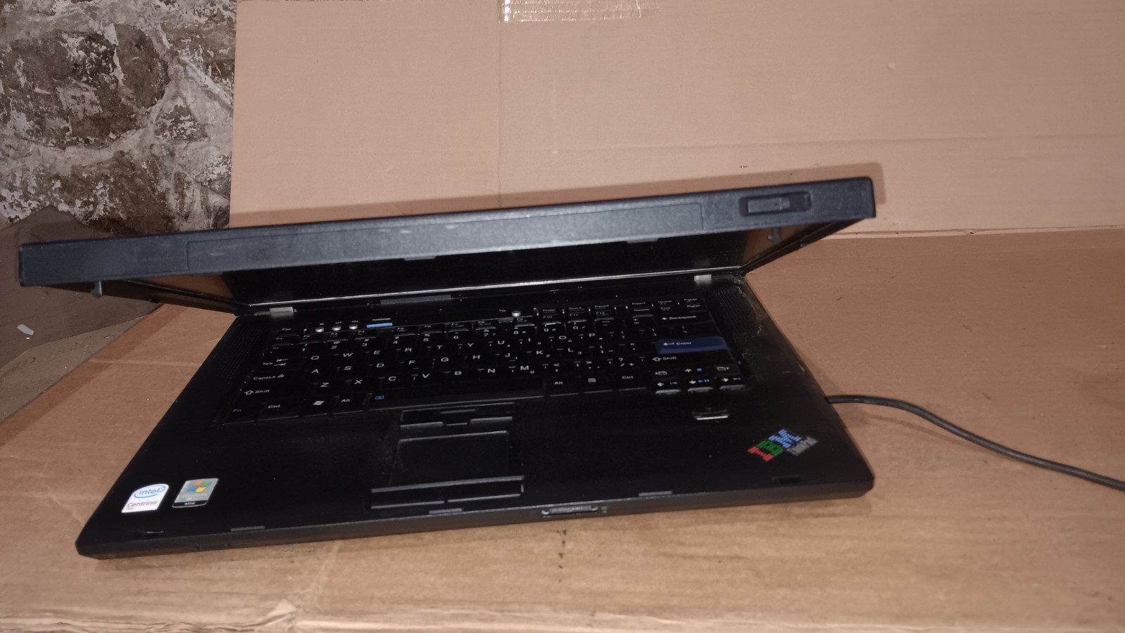 IBM Lenovo ThinkPad R61i Laptop 15.4″ LCD Screen Type 8932-9WU For parts