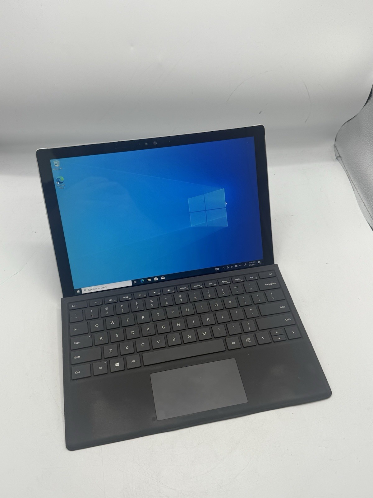 Microsoft Surface Pro 4 1724 12.3” Intel i5-6300U 4GB RAM 128GB SSD WIN10P