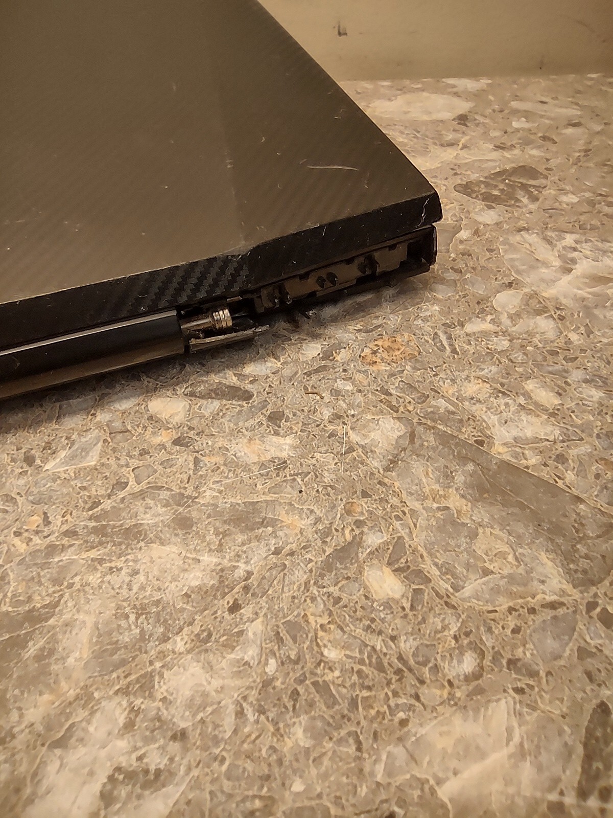 Lenovo IdeaPad Y40-70 Intel i7 4TH Gen, 16GB, Radeon R9 M275 READ !!!!