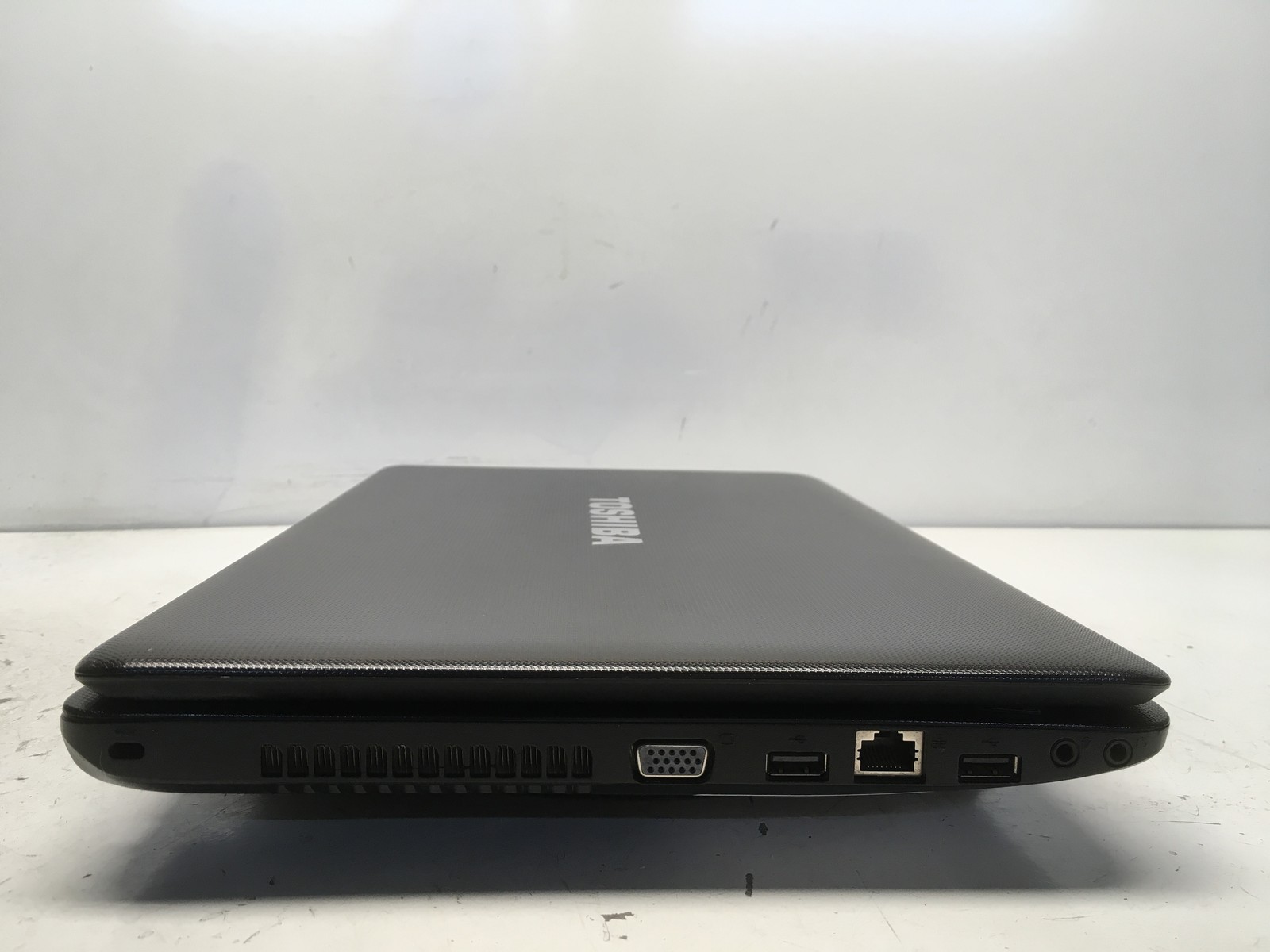 Toshiba Satellite C655D-S5063 AMD V120 2.2GHz 4 GB NO HDD No Batt