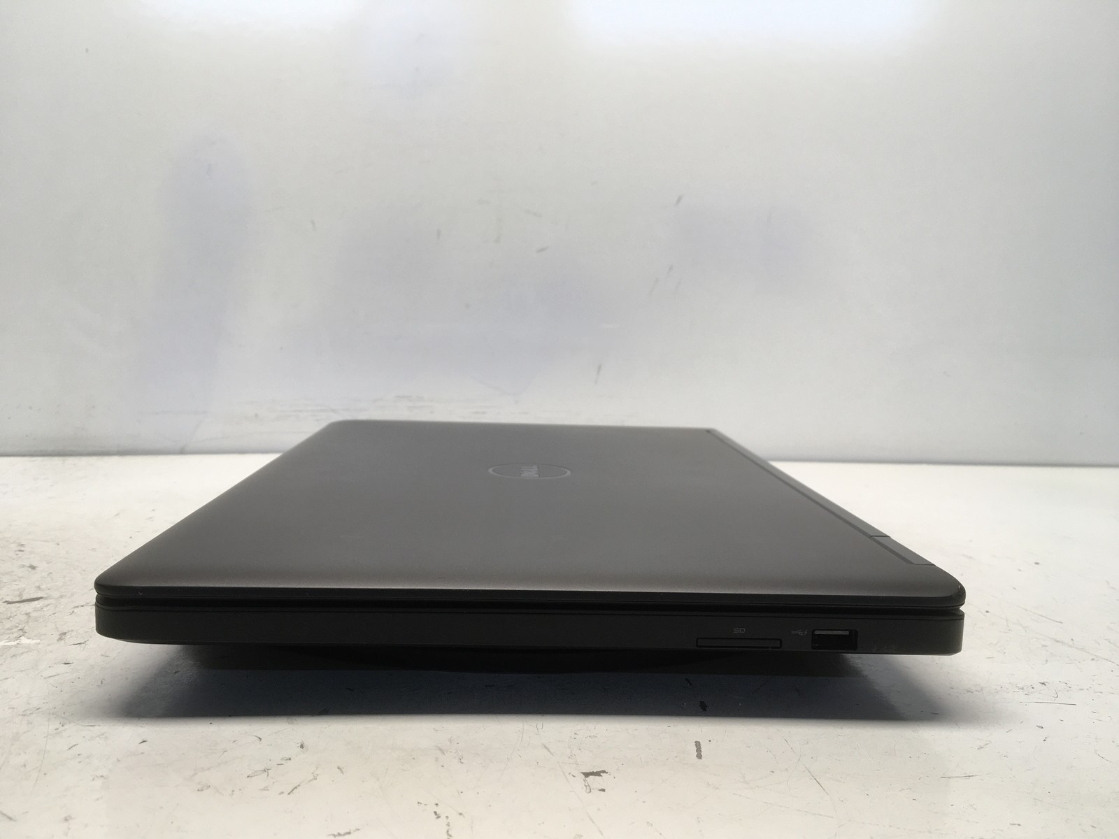 Dell Latitude E5550 Intel i5-5300U 2.3GHz 8 GB NO HDD No Batt