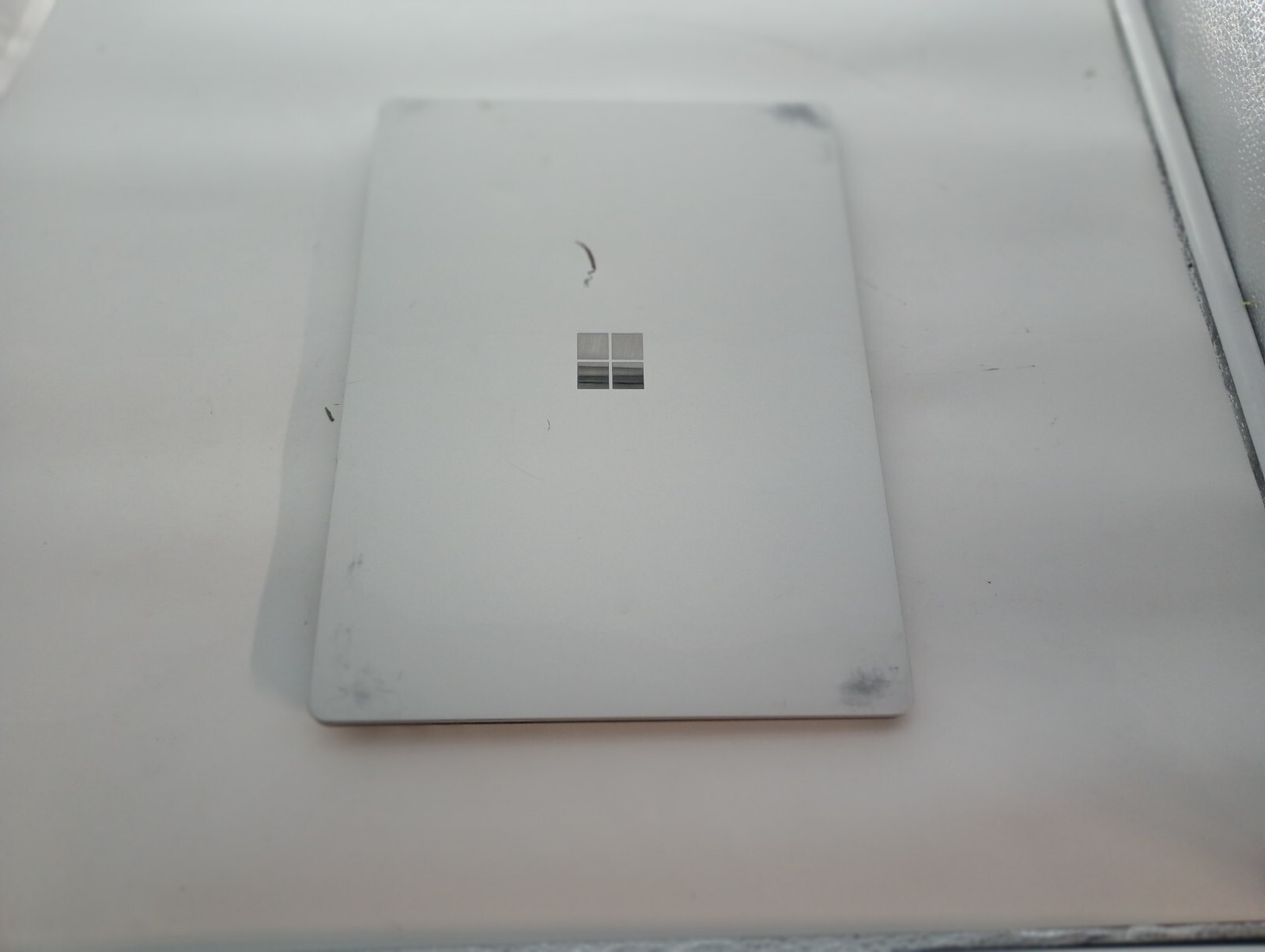 Surface Laptop (4048) w/charger.i5-7300U.8GB.13.5″2k Touch.256GB M.2.W11Pro
