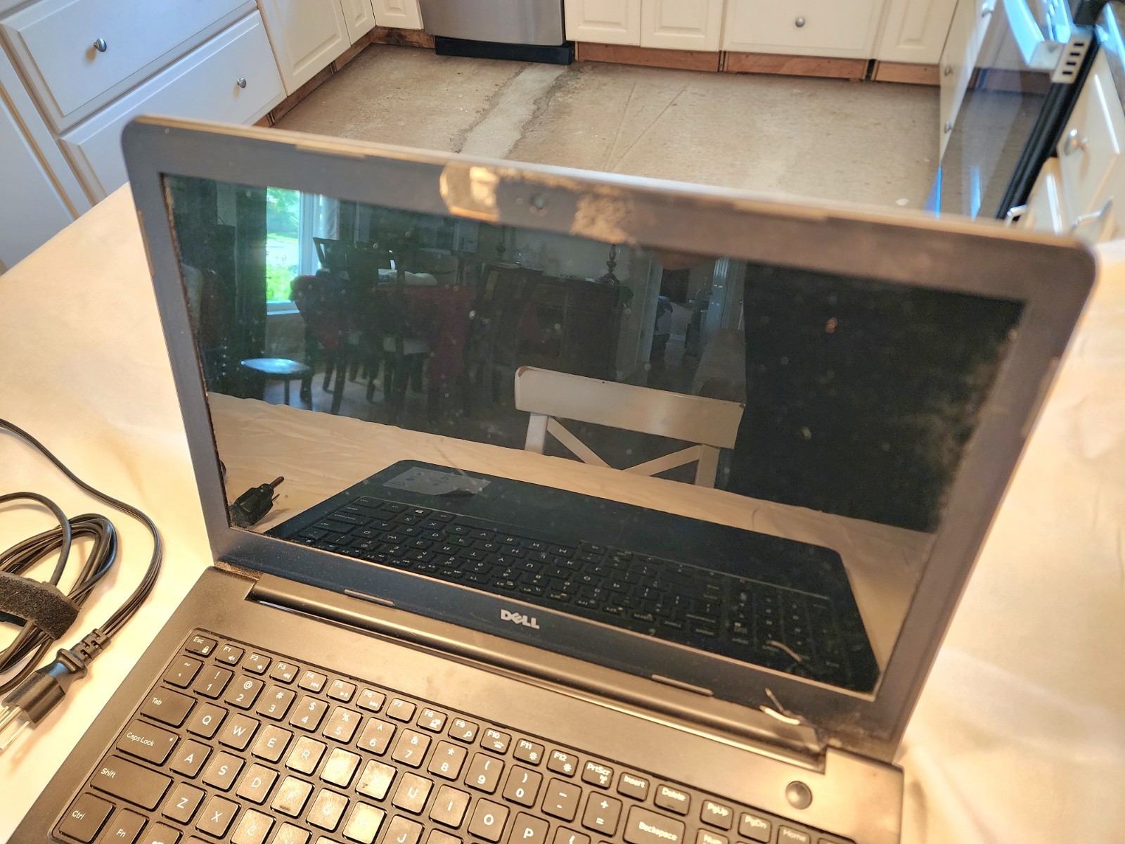 Dell Inspiron 15 5547 15.6″ i5-4210U 8GB RAM 1TB HDD – WORKS – NEEDS HINGE