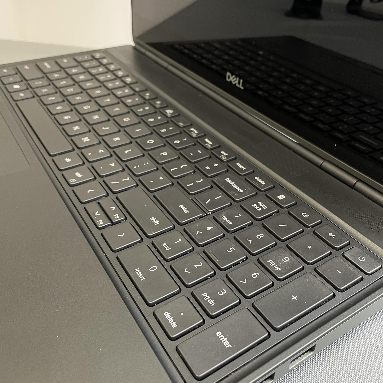 Dell Precision 7550 15.6″ FHD Touch, Core i7-10850H, 32GB, 1TB NVMe, Win 11 Pro