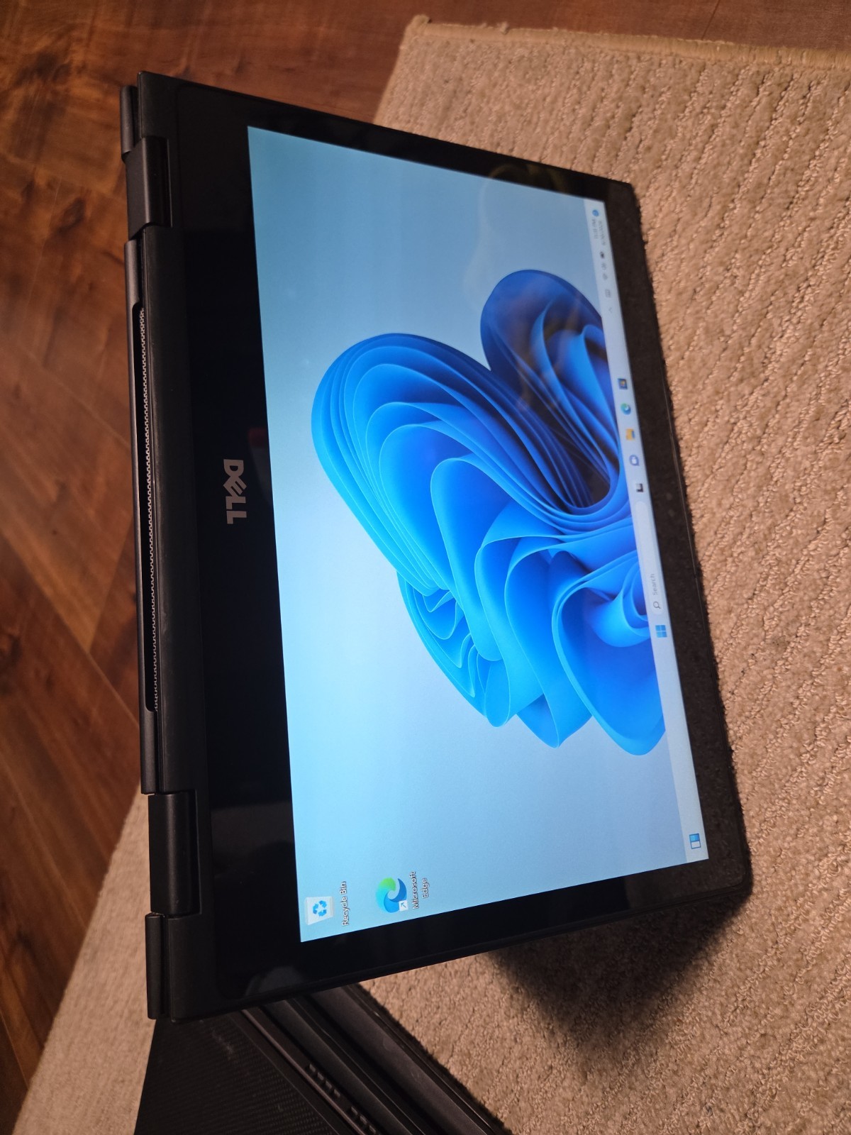 Dell Latitude 3390 2-in-1 i5 8250U 1.6GHz 8GB 256GB . Touchscreen