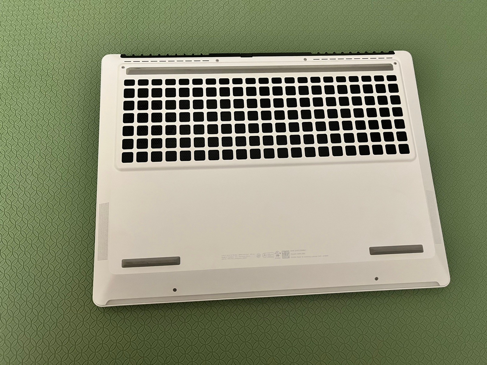 HP Omen 16 Max 5090 Gaming Laptop, Intel 275HX, 1TB SSD, 2.5K 240Hz OLED, White