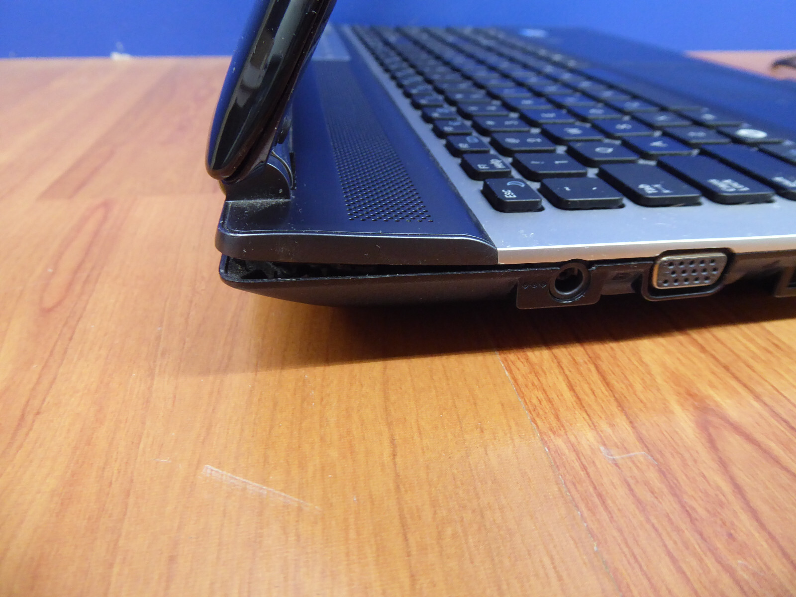 SAMSUNG NP-RF511-S04US 15.6″ LAPTOP i7-2630QM 2.0GHz 4GB 1TB w/ P/A