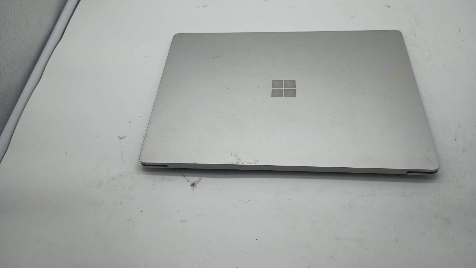 Surface Laptop (No charger). i5 7th gen.8GB.13.5″ 2k Touch.256GB M.2.W11Pro
