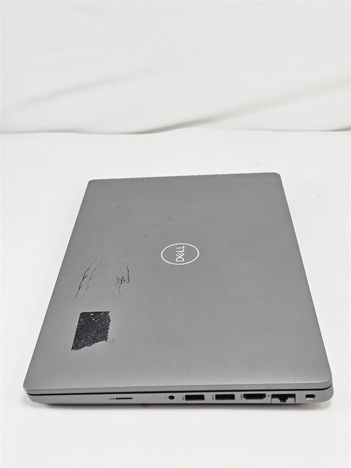 Dell Latitude 5421 14″ 2.5GHz i7-11850H 16GB RAM 256GB SSD No OS discoloration